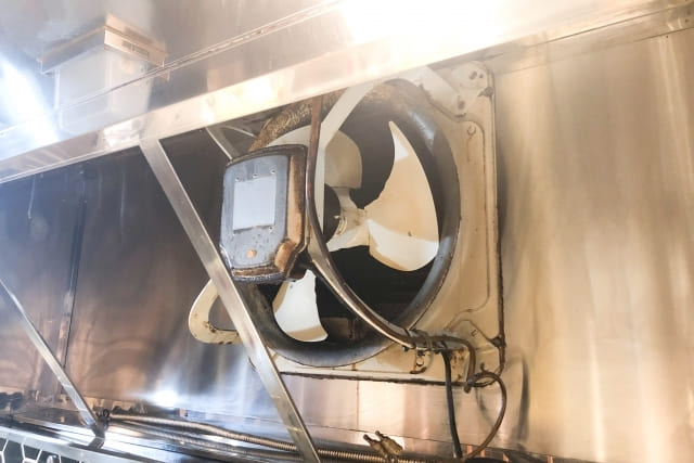 飲食店の開業に換気扇やダクトの設置は必須？費用の目安や費用を抑える